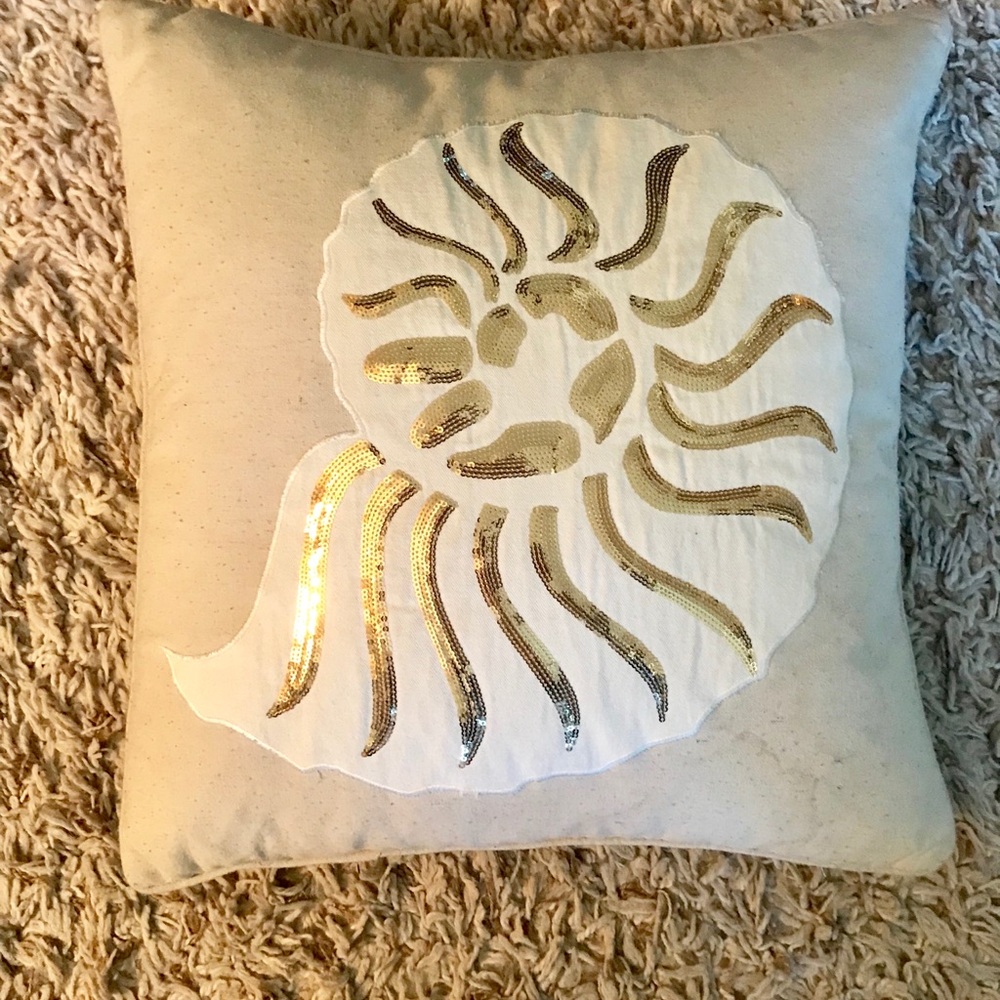 Decorative pillow